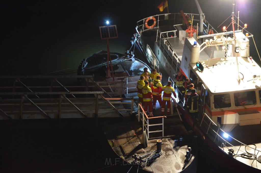 Einsatz BF Hoehenretter Koelner Seilbahn Hoehe Zoobruecke P2592.JPG